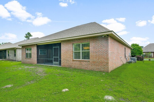 Building Photo - 120 Kinley Ave