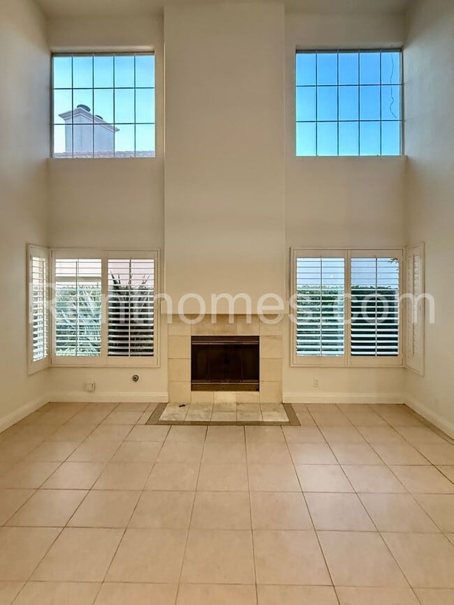 Building Photo - 11858 Caminito Corriente
