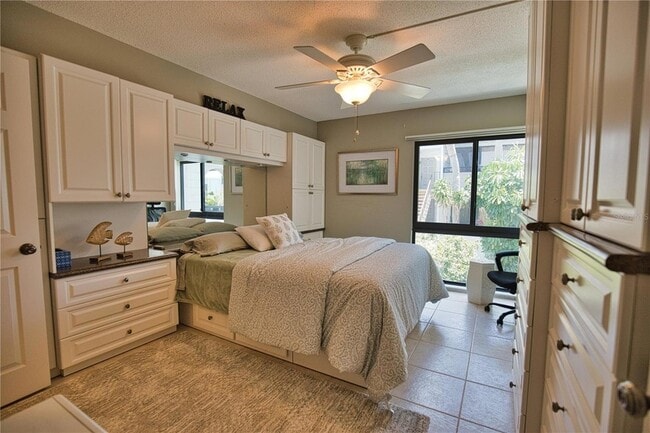 Building Photo - 1555 Tarpon Center Dr