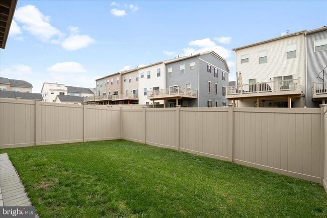 Building Photo - 5924 Pecking Stone St