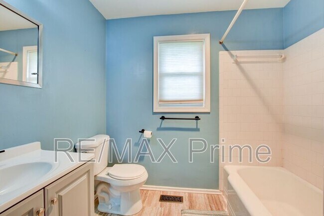 Building Photo - 609 Birch Dr