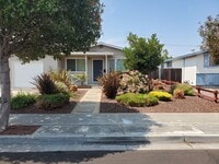 Building Photo - Charming Sunnyvale Home with Private Yard – Prime Location!