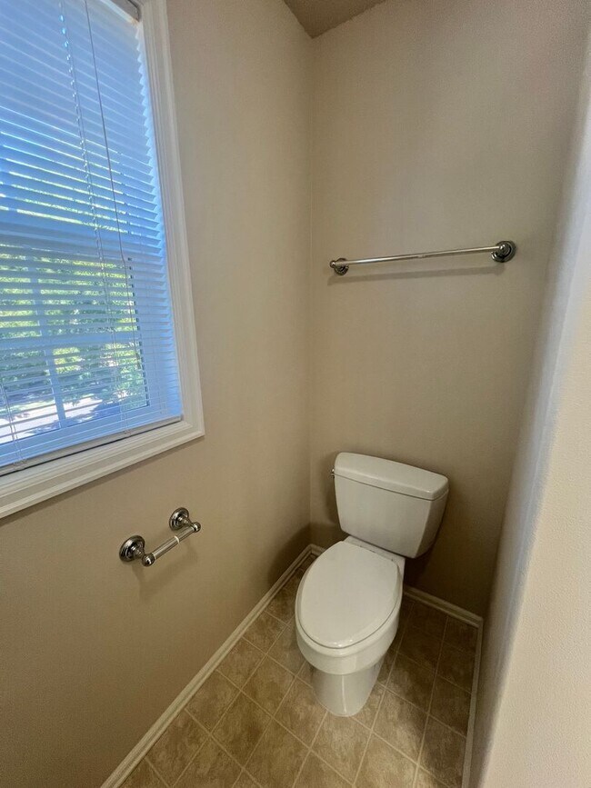 Building Photo - 863 SE Bayshore Cir