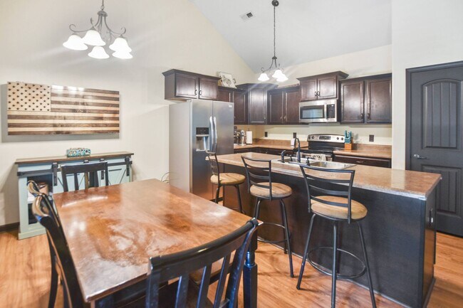 Building Photo - Pet Friendly Four Bedroom!