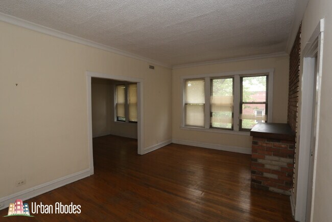 Building Photo - 3517 N Racine Ave