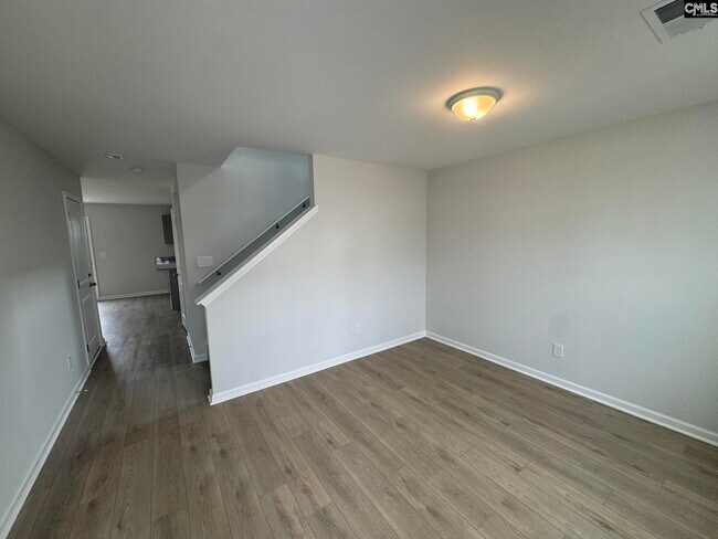 Building Photo - 3055 Hallsdale Dr