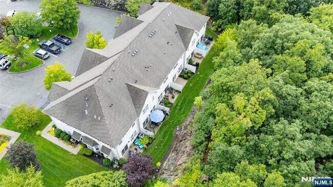 Building Photo - 52 Parkside Dr