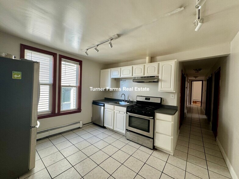 Building Photo - 19 Monmouth St