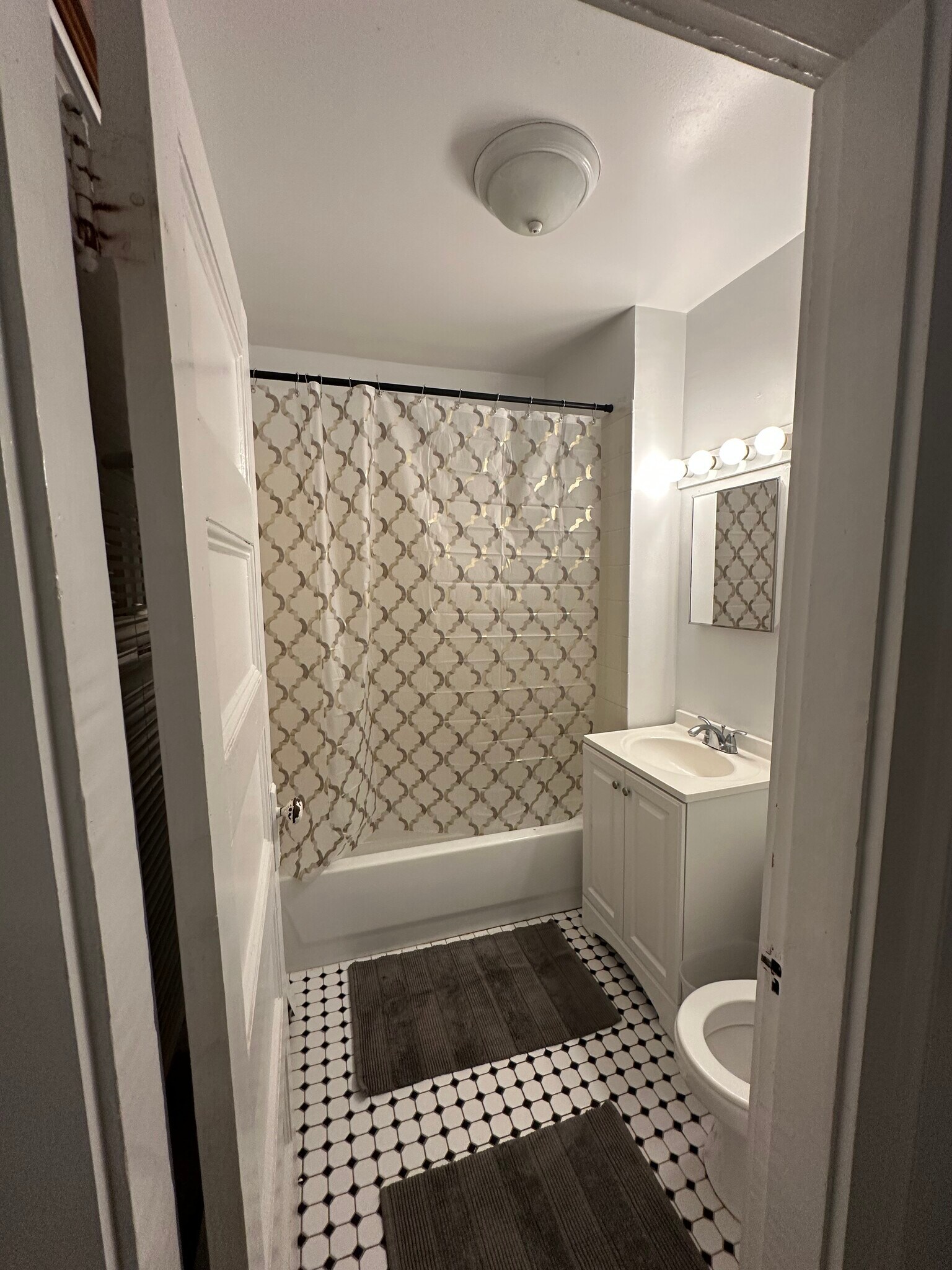 Building Photo - 3 Chamblet St