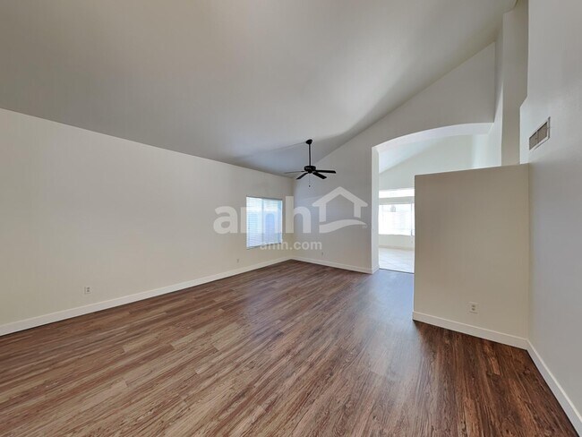 Building Photo - 3531 N 105th Ln