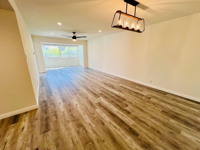 Building Photo - 5700 Ravenspur Dr