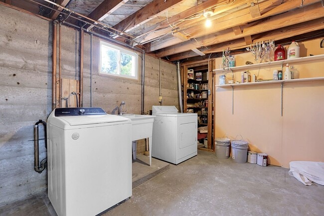 Building Photo - 4 bedroom, 2 bath Home in Golden