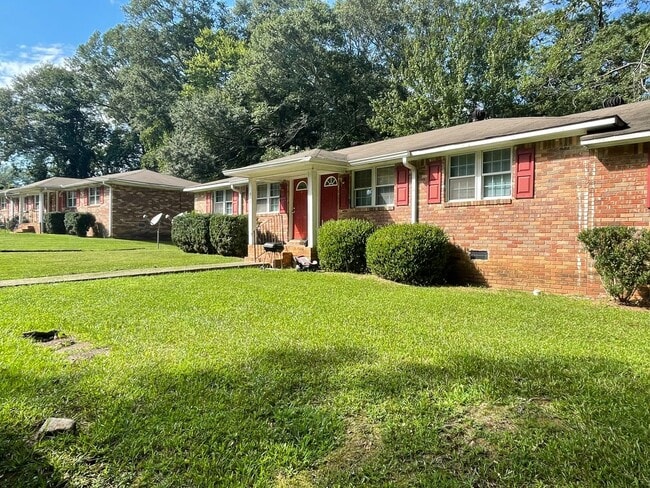 Building Photo - 2 Bedroom/1 Bathroom Carrollton Apartment ...
