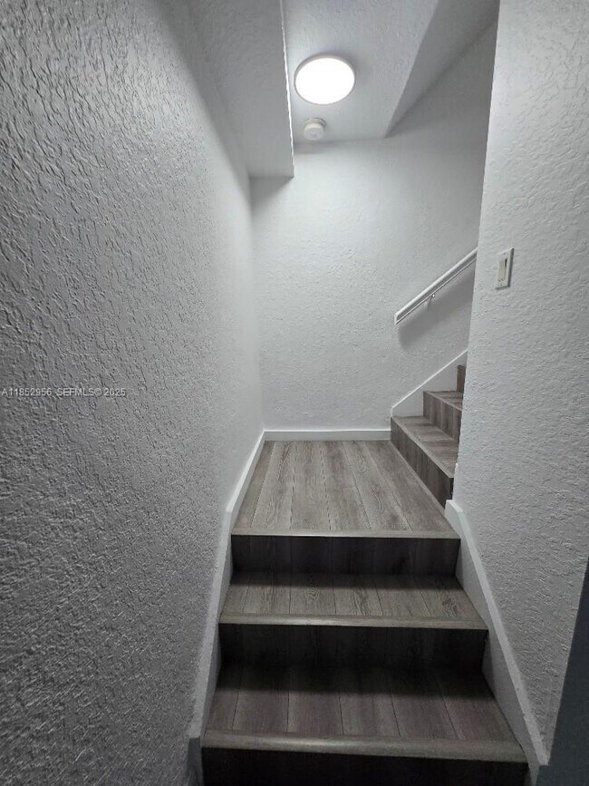 Building Photo - 1701 N Treasure Dr