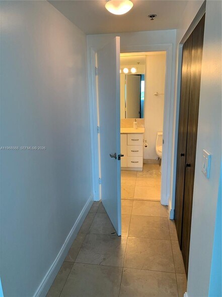 Building Photo - 1401 SW 22nd St