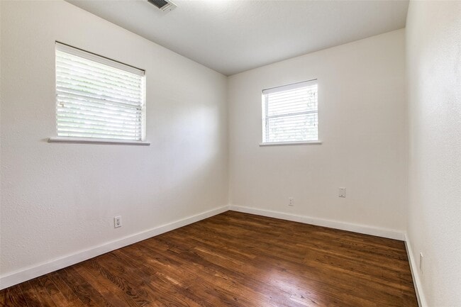 Building Photo - 235 Live Oak St