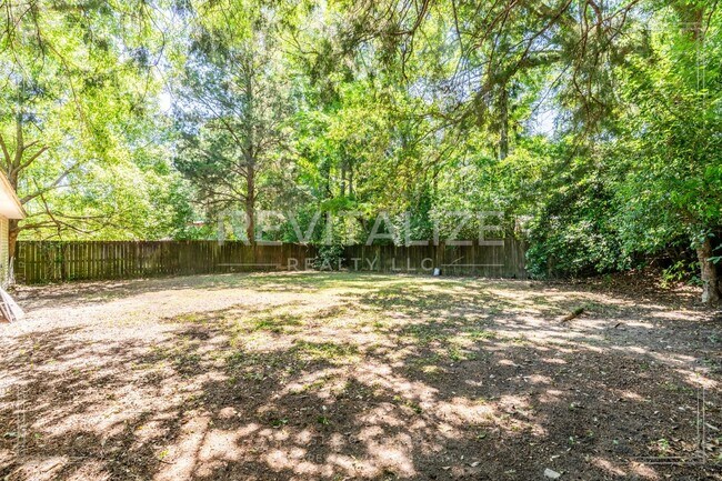 Building Photo - Updated 3 Bed / 1 Bath Ranch-Style Home