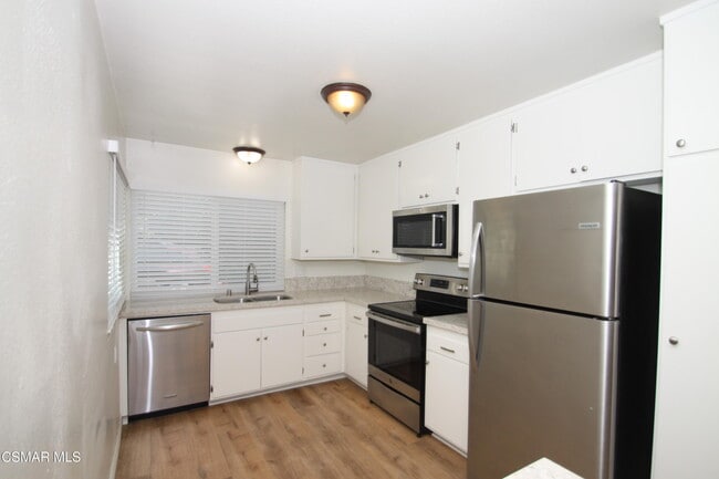 Building Photo - 565 Serento Cir