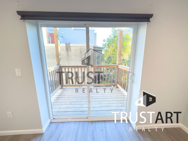 Building Photo - 2404 W Thompson St