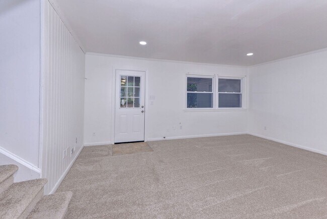 Building Photo - 309 Corbin Dr