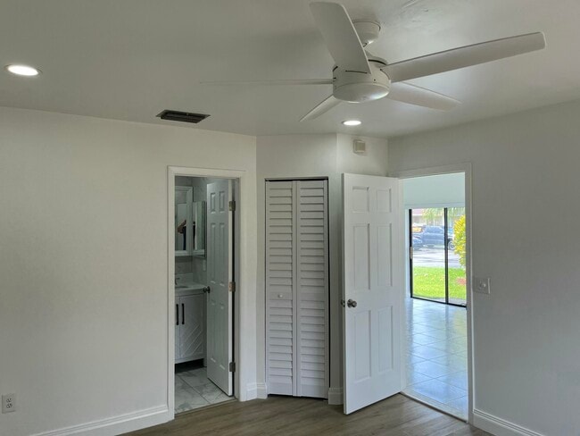 Building Photo - 10212 Boca Bend E