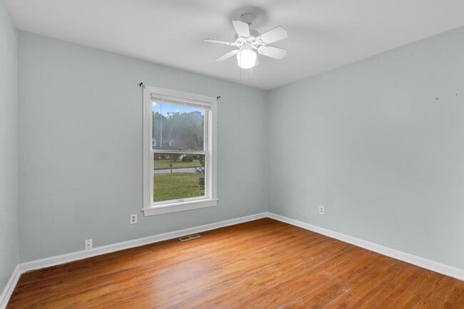 Building Photo - Adorable home located in Southwest side of Jacksonville