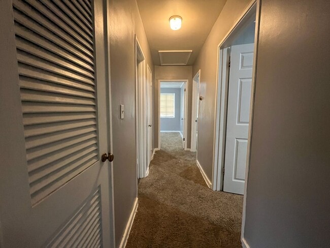 Building Photo - Updated 3 Bed 1 Bath! First Month's rent FREE!