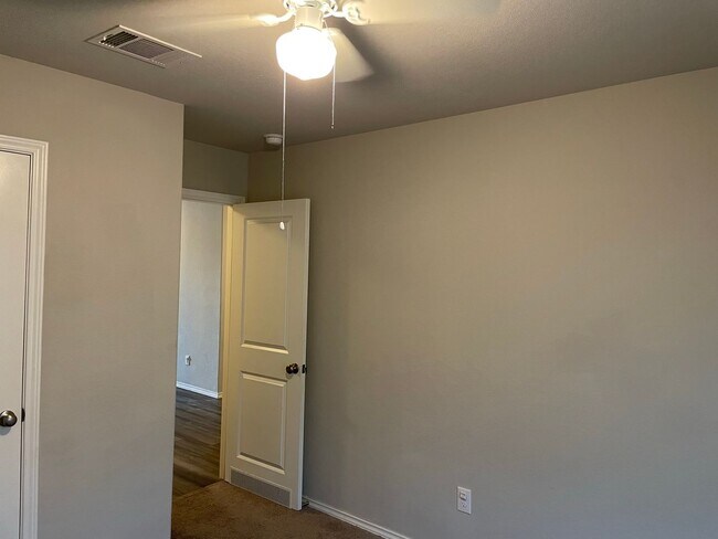 Building Photo - AVAILABLE IN BULVERDE!  In Hidden Trails S...