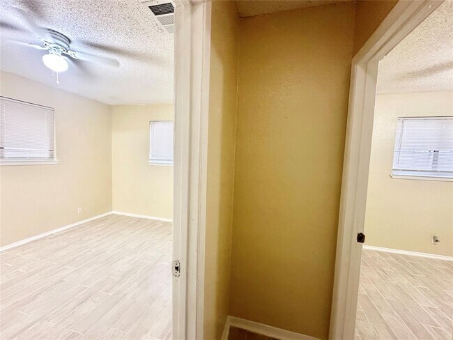 Building Photo - 4302 Scottsdale Rd