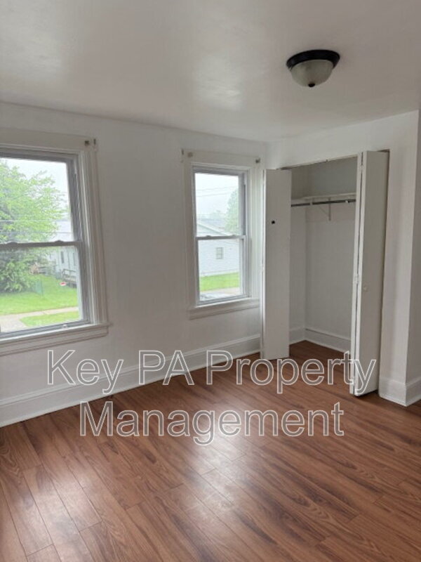 Building Photo - 471 Hodgson St