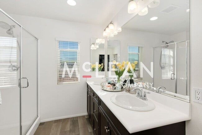 Building Photo - Gorgeous 2-Story 4-Bedroom Home with Loft ...
