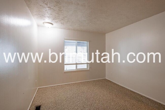 Building Photo - 4670 Stratton Dr E