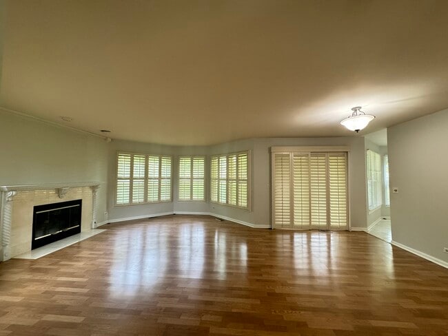 Building Photo - 2515 Live Oak Ln