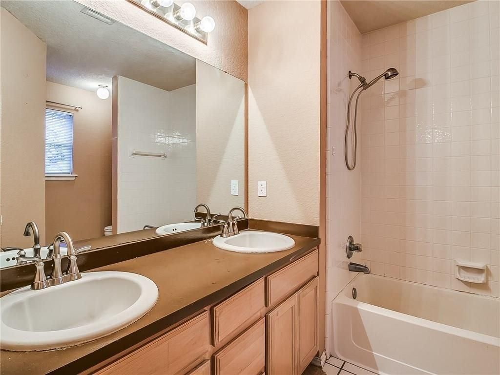 Building Photo - 5713 SE 85th St