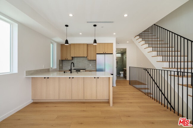 Building Photo - 6763 Lexington Ave