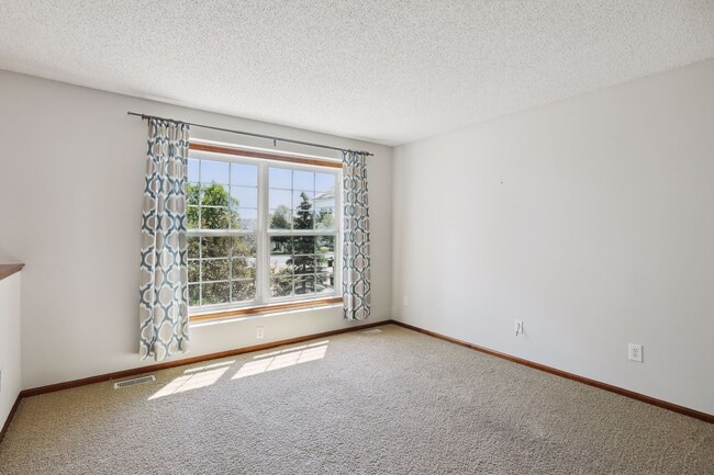 Building Photo - 15024 Farnham Ave N