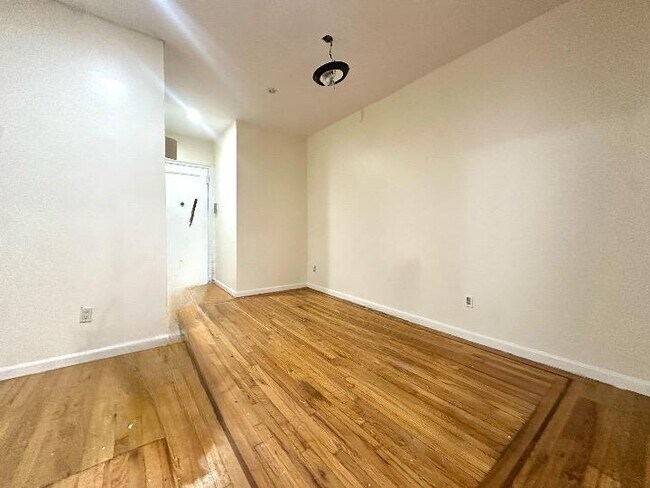 Floorplan - 30 Dongan Place