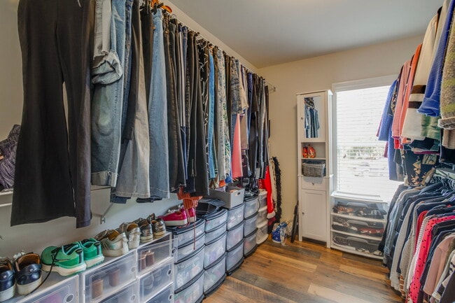 Building Photo - 456 Edenhall Dr