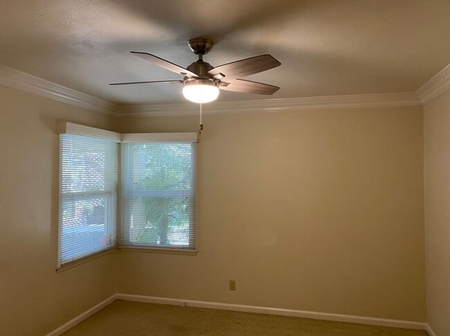 Building Photo - 2 bedroom bungalow in La Loma neighborhood!