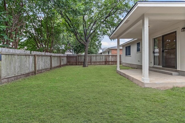 Building Photo - 200 Stanford Dr
