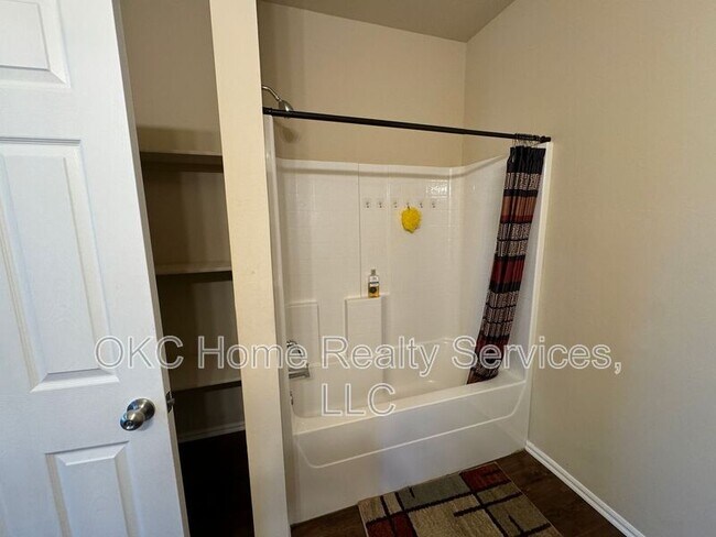 Building Photo - 13228 Bridgewater Dr