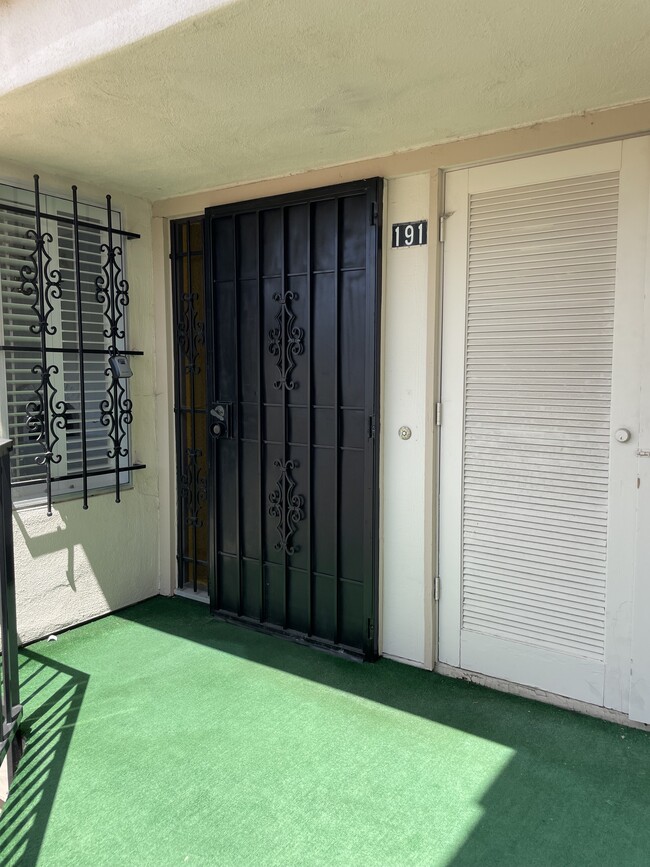 Building Photo - 17485 Plaza Del Curtidor