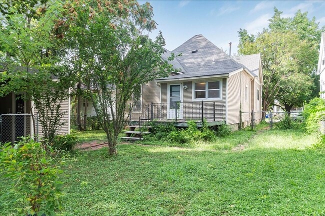 Building Photo - Spacious Updated Cottage