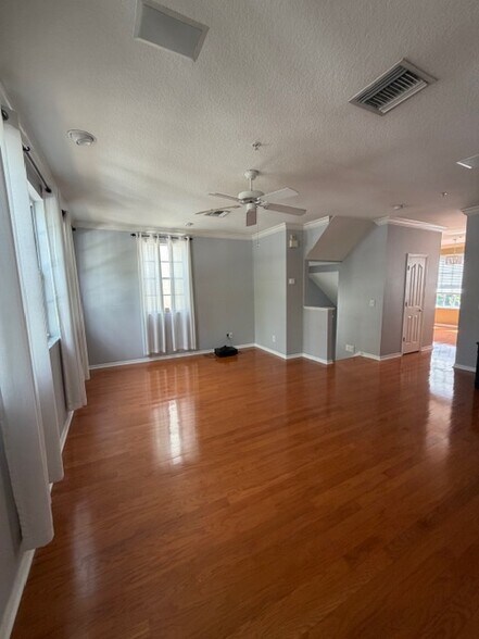 Building Photo - 2927 Bayshore Pointe Dr