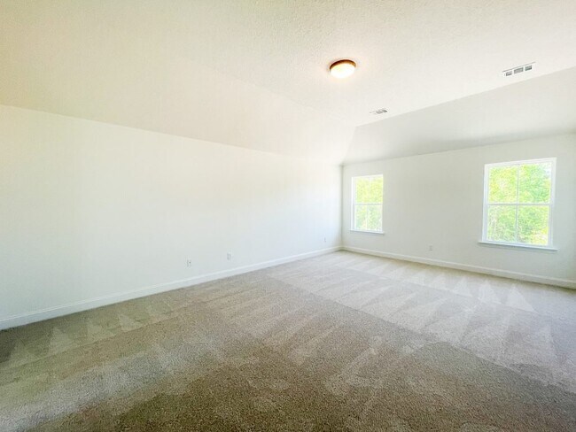Building Photo - 549 Meloney Dr