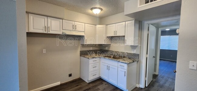 Building Photo - 1181 Kelso St