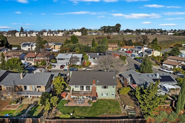 Building Photo - Great single story home in Benicia With All Utilities Included