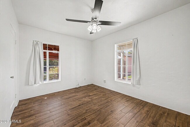 Building Photo - 1326 E Palm Ln