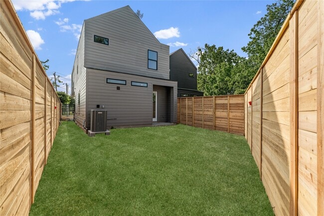 Building Photo - 4108 Cortlandt St