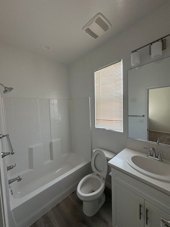 Building Photo - Two-story home in NW Visalia home Availabl...